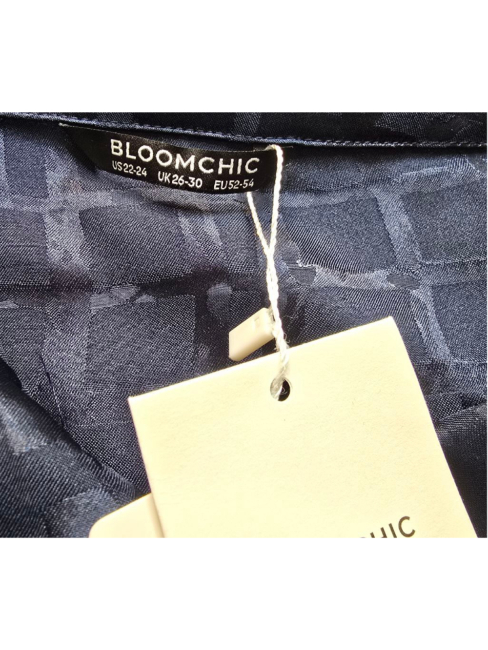 BloomChic Plus Size 22/24 Black Abstract Button Up Blouse NWT Flowy Top - Picture 3 of 9